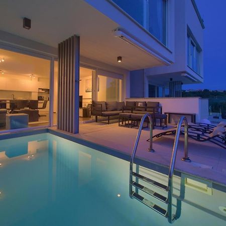 Villa Solis Lacus Modern Apartment - Private Heated Pool - Smart Tv Sky X - Free Parking Njivice Exteriér fotografie