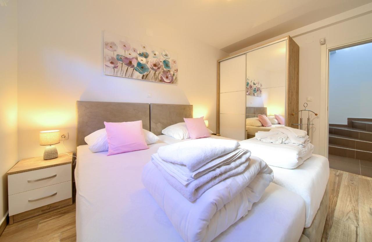 Villa Solis Lacus Modern Apartment - Private Heated Pool - Smart Tv Sky X - Free Parking Njivice Exteriér fotografie