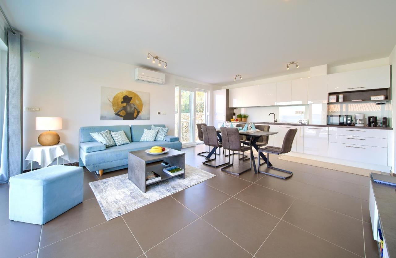 Villa Solis Lacus Modern Apartment - Private Heated Pool - Smart Tv Sky X - Free Parking Njivice Exteriér fotografie