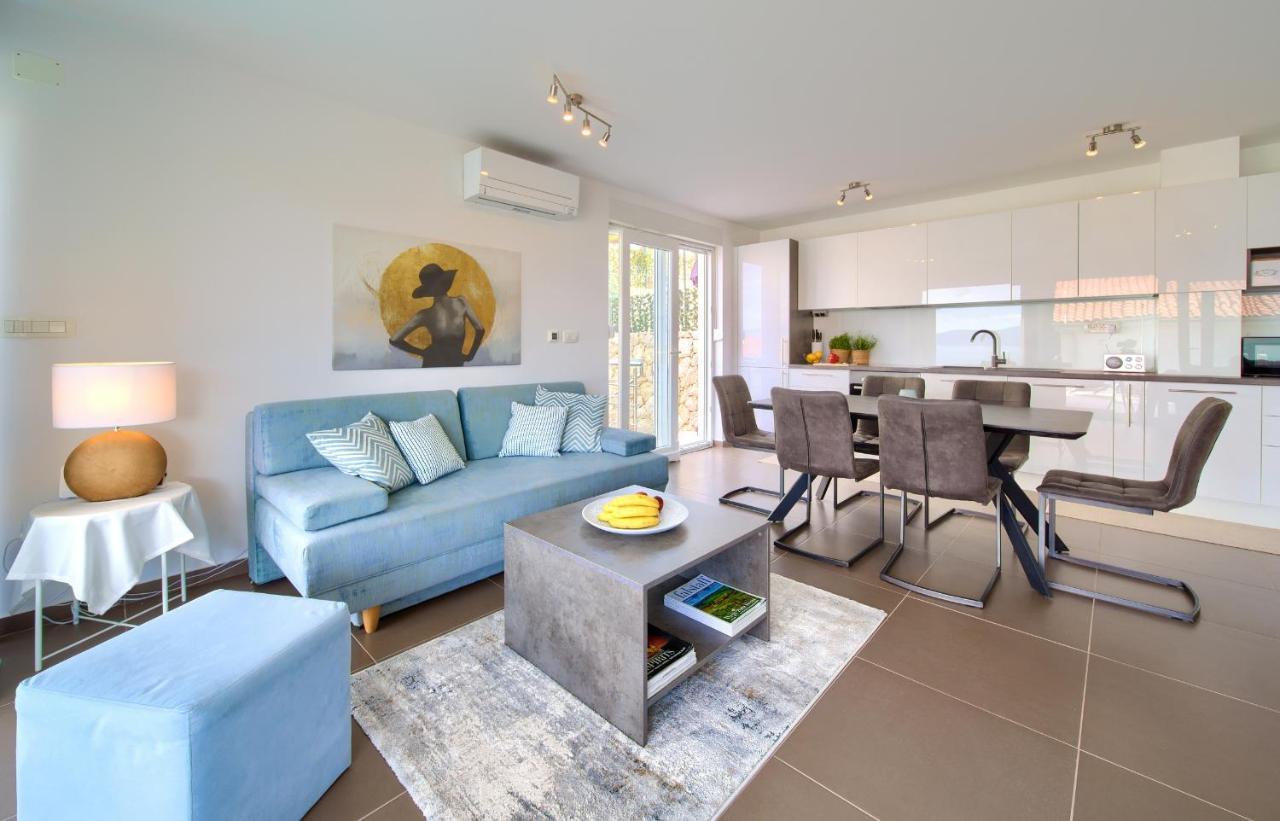 Villa Solis Lacus Modern Apartment - Private Heated Pool - Smart Tv Sky X - Free Parking Njivice Exteriér fotografie