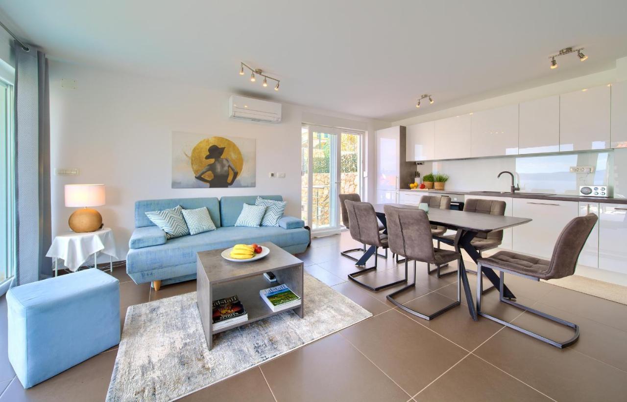 Villa Solis Lacus Modern Apartment - Private Heated Pool - Smart Tv Sky X - Free Parking Njivice Exteriér fotografie