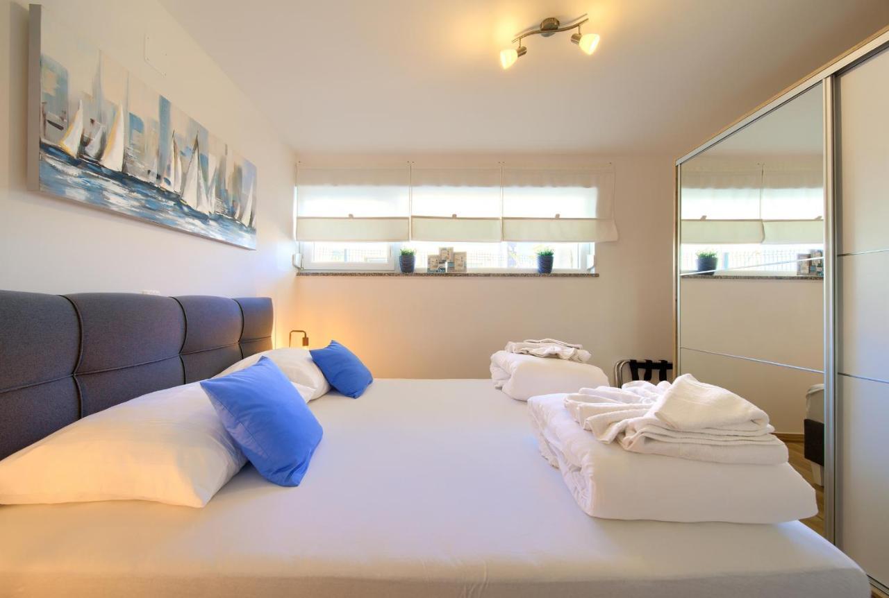 Villa Solis Lacus Modern Apartment - Private Heated Pool - Smart Tv Sky X - Free Parking Njivice Exteriér fotografie