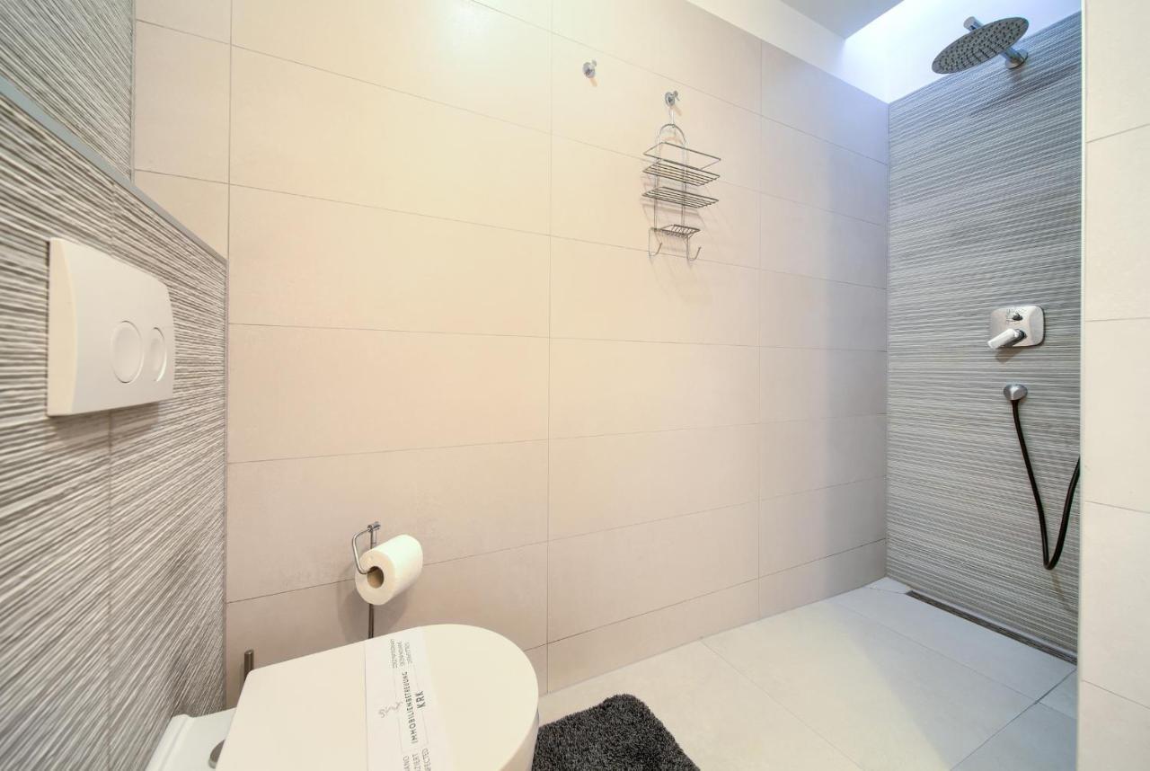 Villa Solis Lacus Modern Apartment - Private Heated Pool - Smart Tv Sky X - Free Parking Njivice Exteriér fotografie
