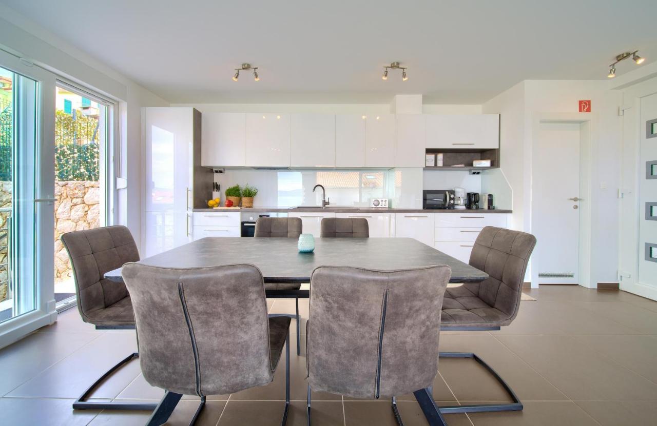 Villa Solis Lacus Modern Apartment - Private Heated Pool - Smart Tv Sky X - Free Parking Njivice Exteriér fotografie