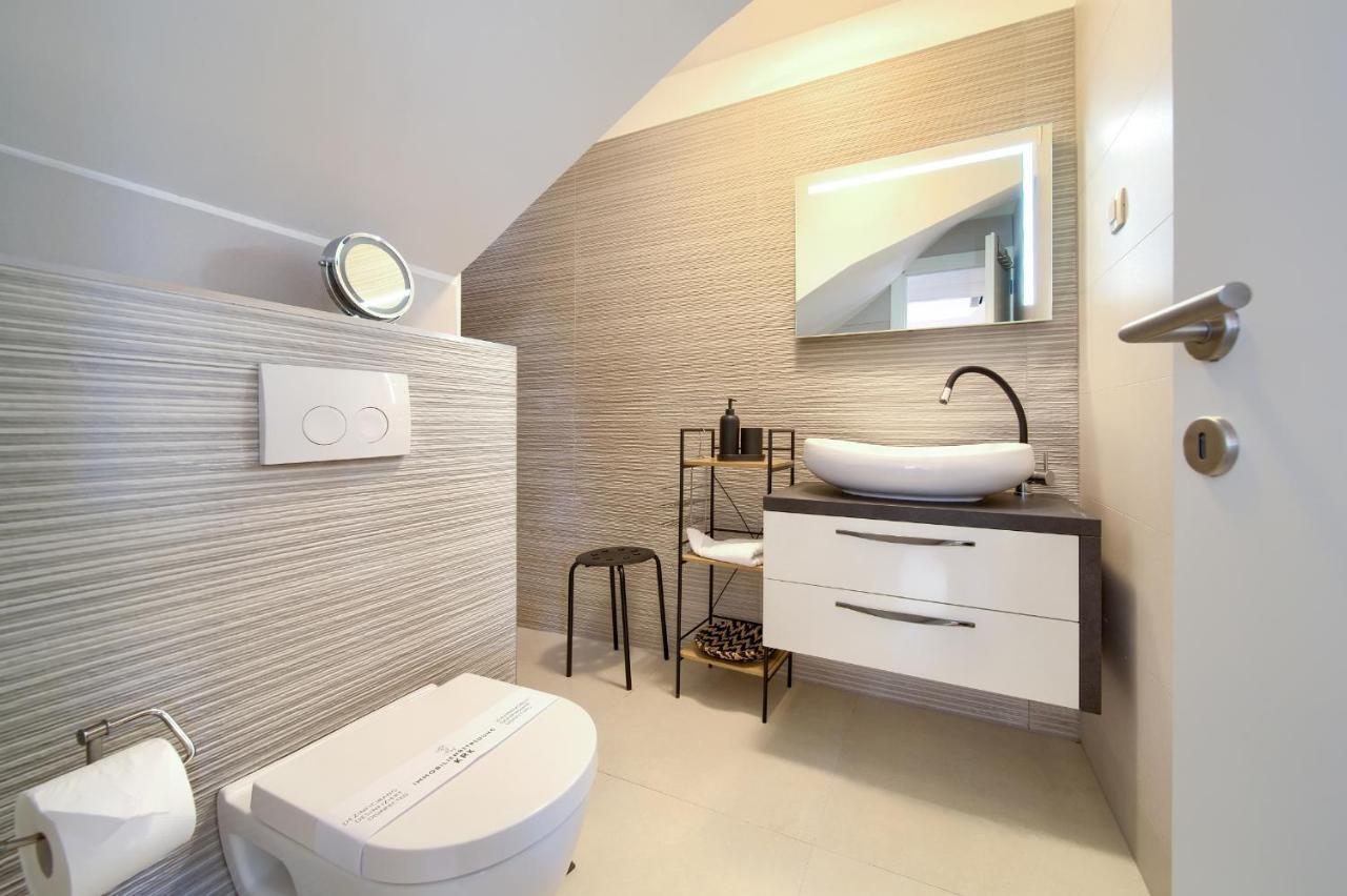 Villa Solis Lacus Modern Apartment - Private Heated Pool - Smart Tv Sky X - Free Parking Njivice Exteriér fotografie