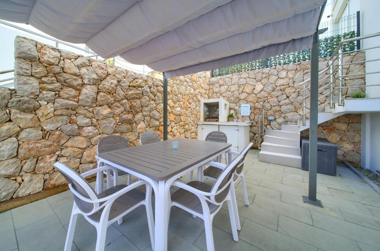 Villa Solis Lacus Modern Apartment - Private Heated Pool - Smart Tv Sky X - Free Parking Njivice Exteriér fotografie