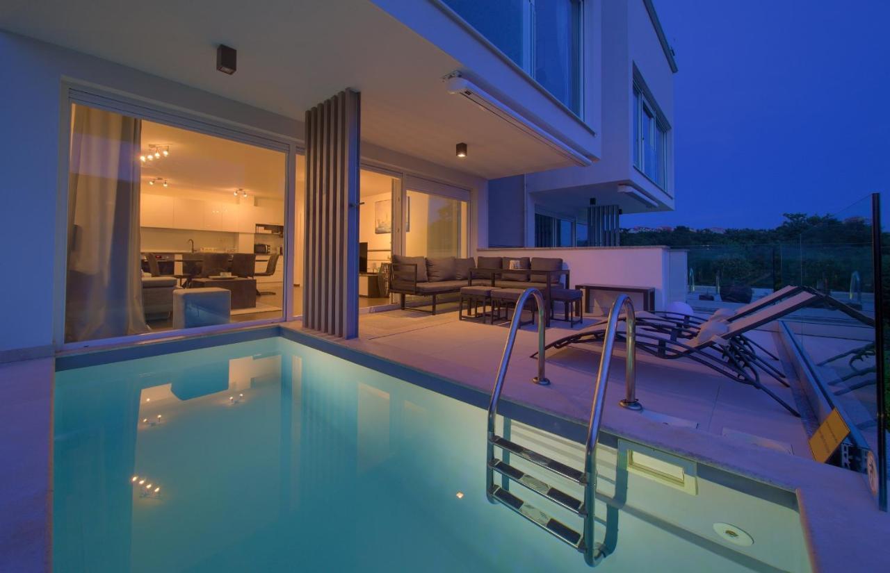Villa Solis Lacus Modern Apartment - Private Heated Pool - Smart Tv Sky X - Free Parking Njivice Exteriér fotografie
